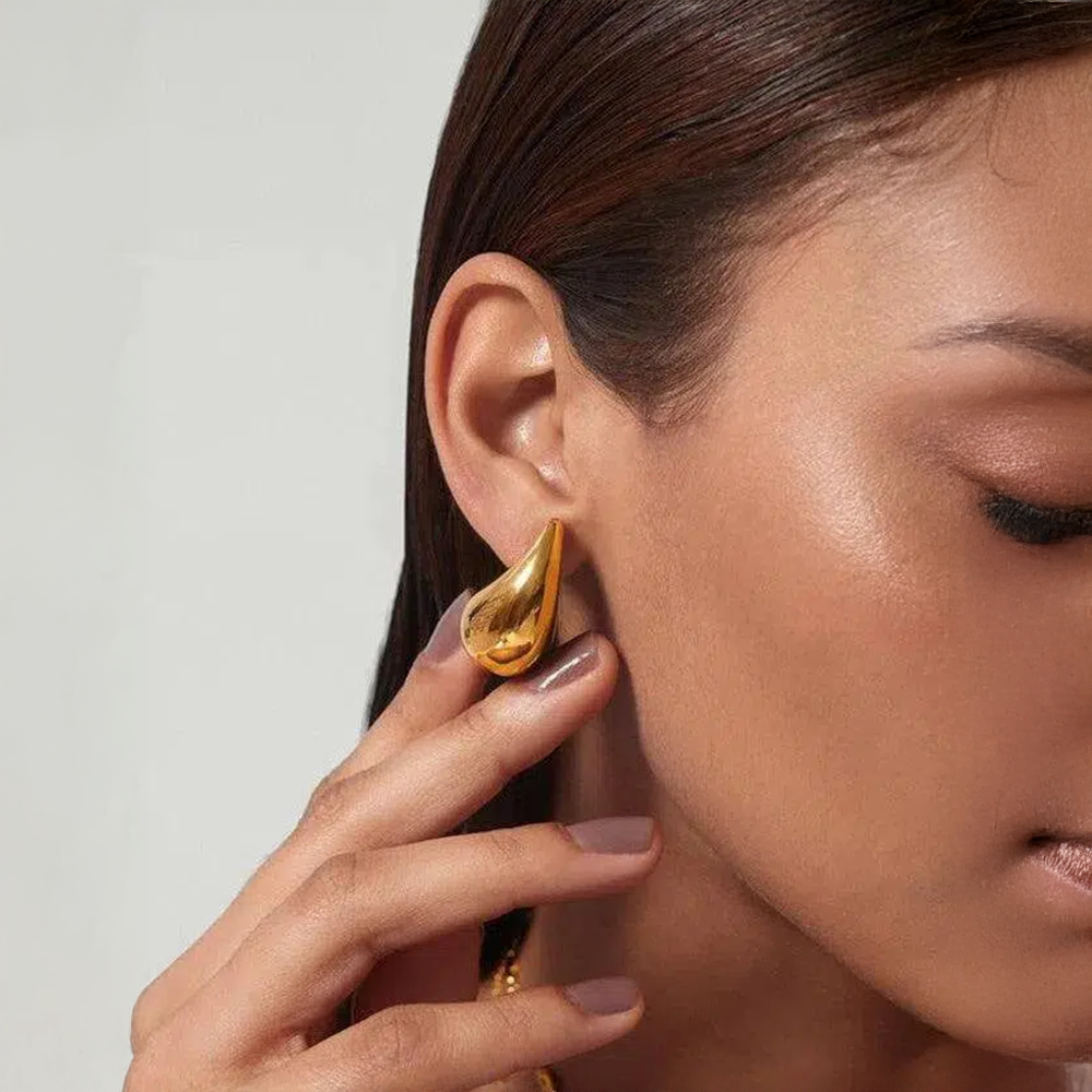 Doléane | Pendientes en Forma de Corazón con Estilo Atemporal