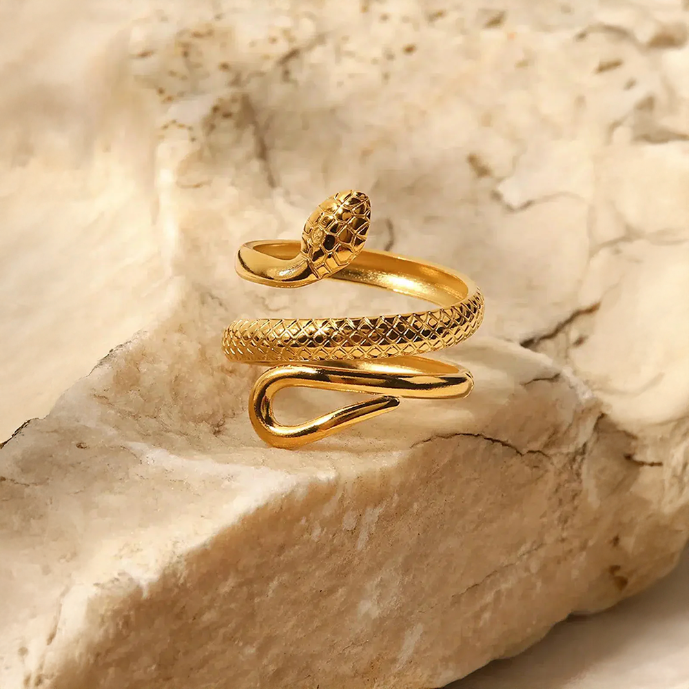 Virella | Diseño llamativo en acero de titanio