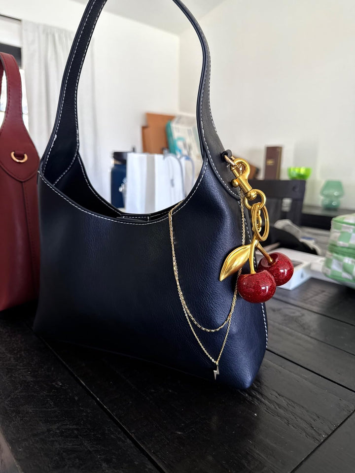 Clotilde | Bolso de Cuero Sintético con Encanto de Cereza