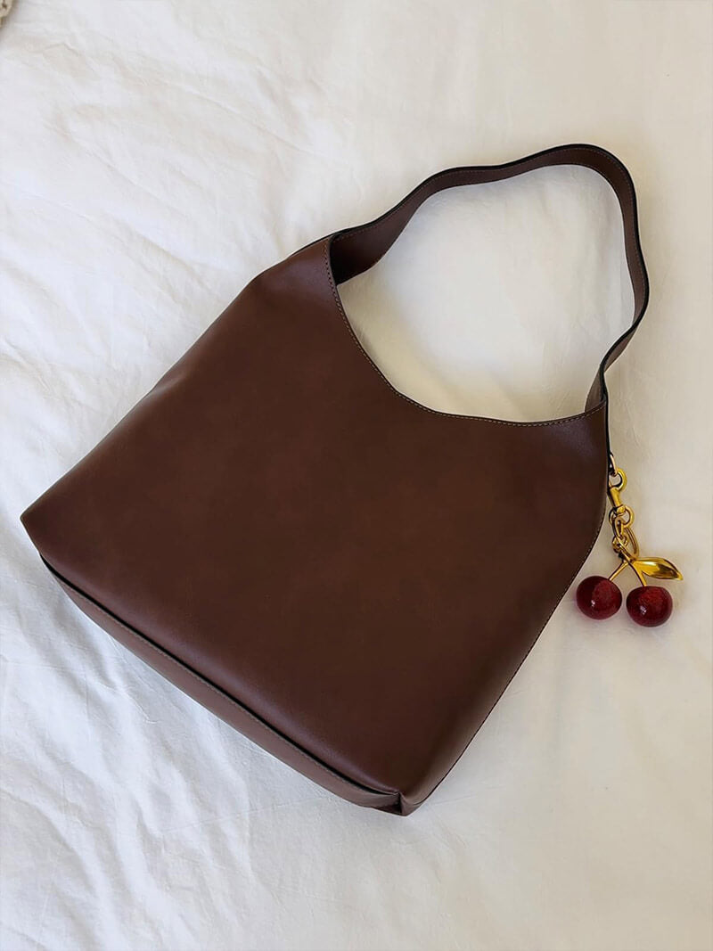Clotilde | Bolso de Cuero Sintético con Encanto de Cereza