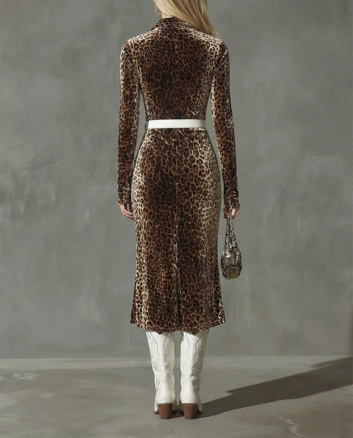 Amara · Vestido elegante con estampado animal y cuello solapa